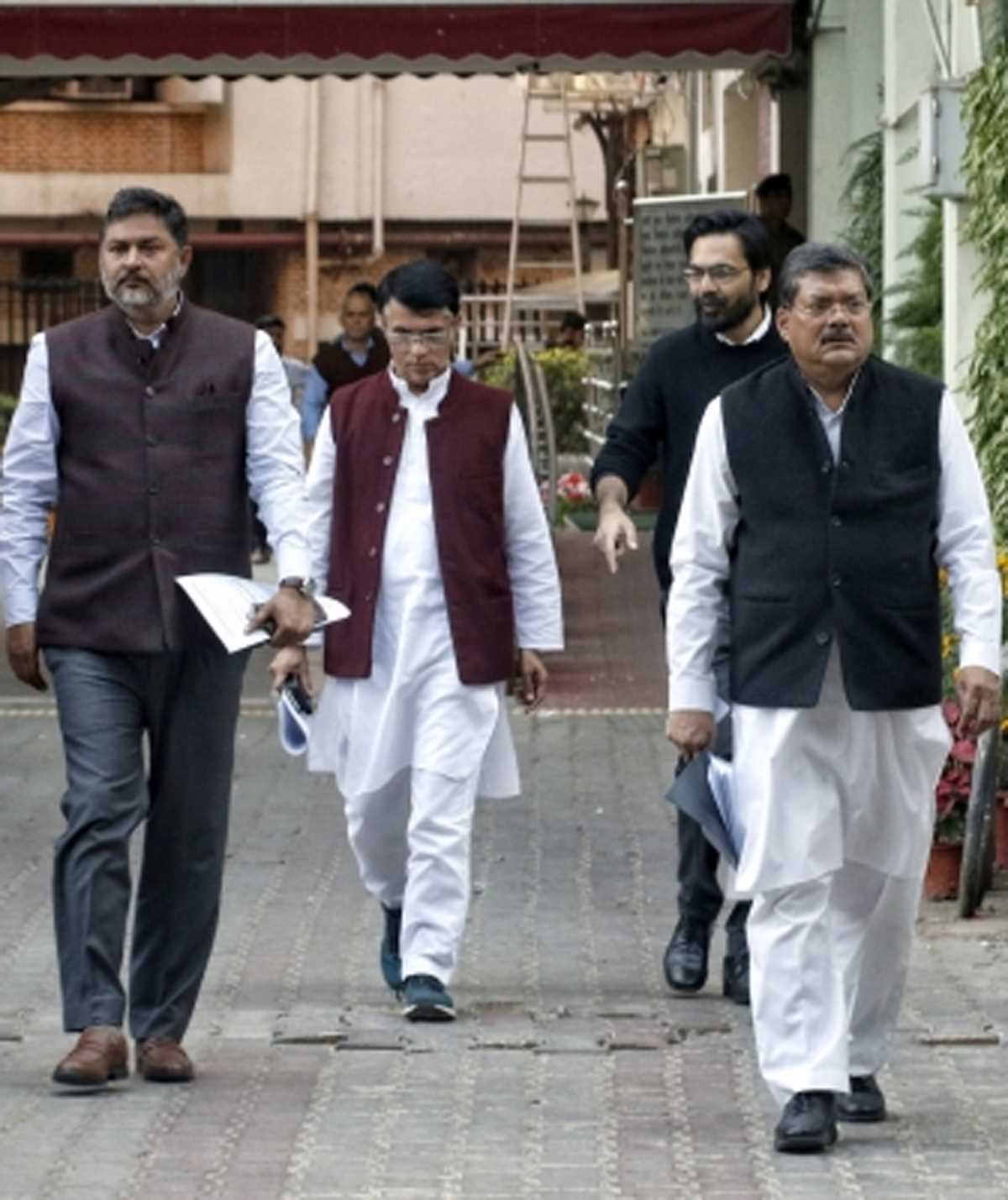 कांग्रेस टीम चुनाव आयोग से मिली, त्रिपुरा में विपक्षी उम्मीदवारों के खिलाफ हिंसा की शिकायत की कांग्रेस टीम चुनाव आयोग से मिली, त्रिपुरा में विपक्षी उम्मीदवारों के खिलाफ हिंसा की शिकायत की